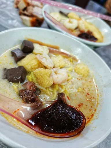 Kuantan Road Curry Mee — signature dish
