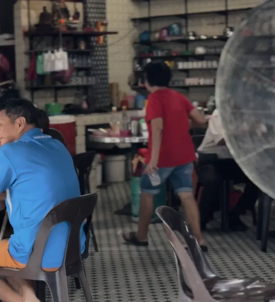 Kuantan Road Curry Mee — interior