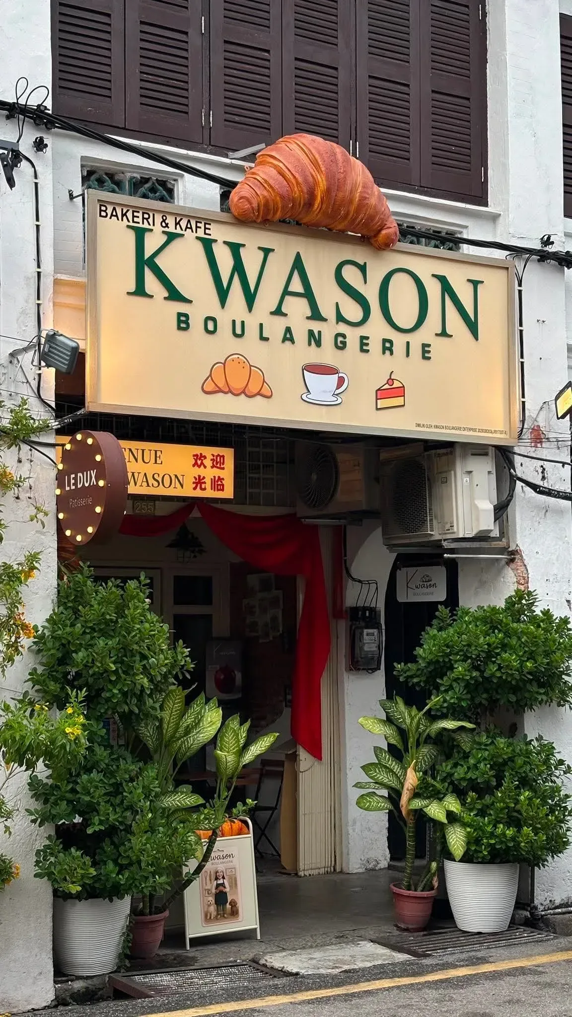 Kwason Boulangerie — storefront