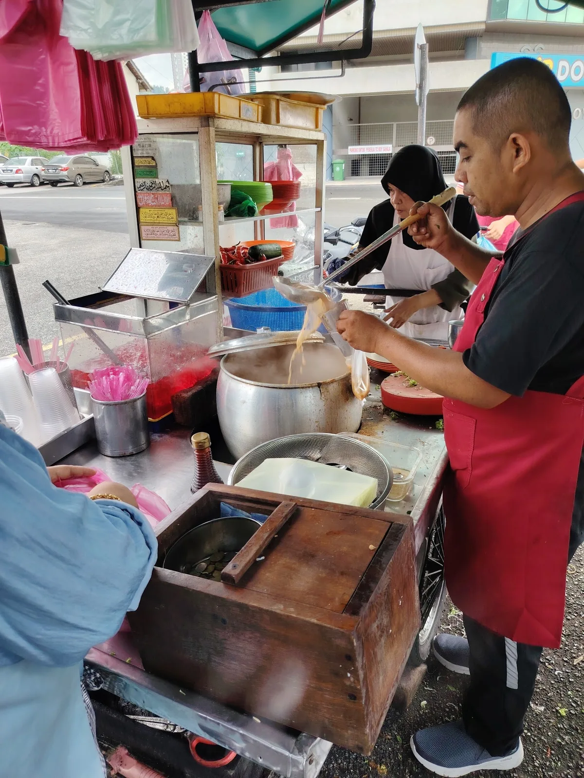 Laksa ladled out at the cart