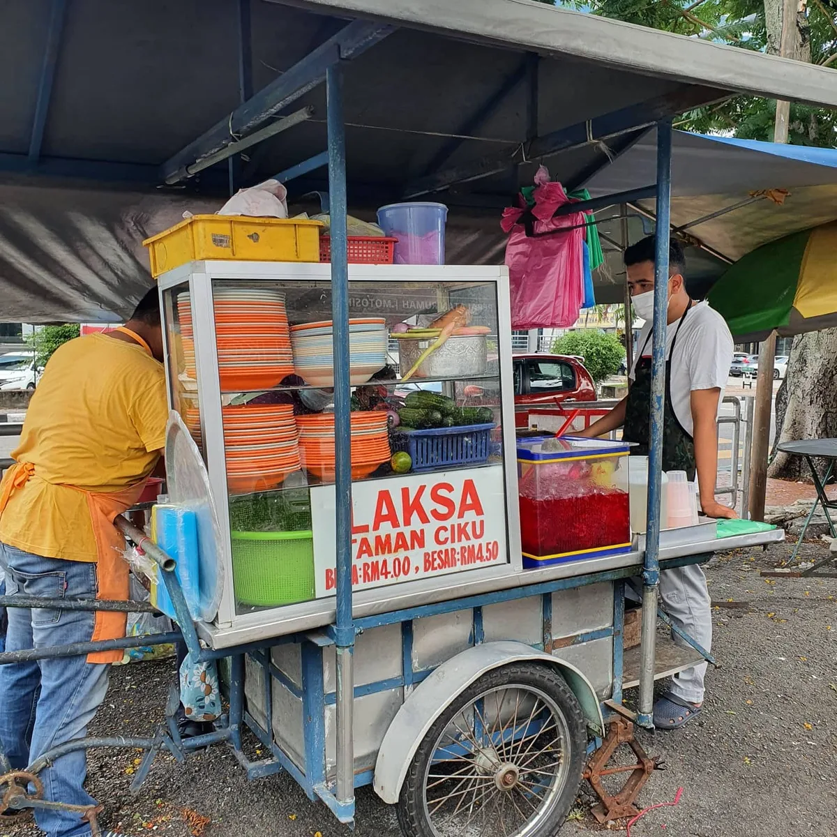 The Laksa Taman Ciku cart, RM4 small, RM4.50 large