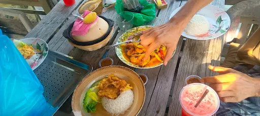 Laksa Tempurung Ombak Damai — dish