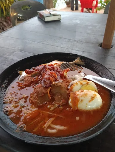 Laksa Tempurung Ombak Damai — dish