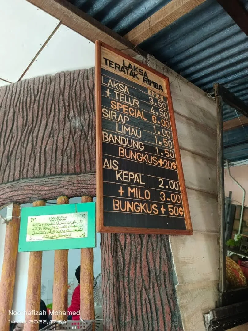Price board: laksa, laksa special, ais kepal