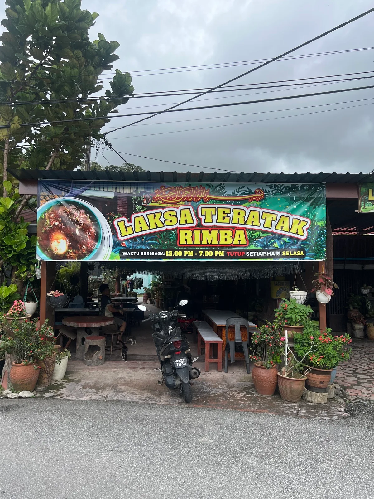 Laksa Teratak Rimba roadside shed and banner, Kampung Sungai Pinang