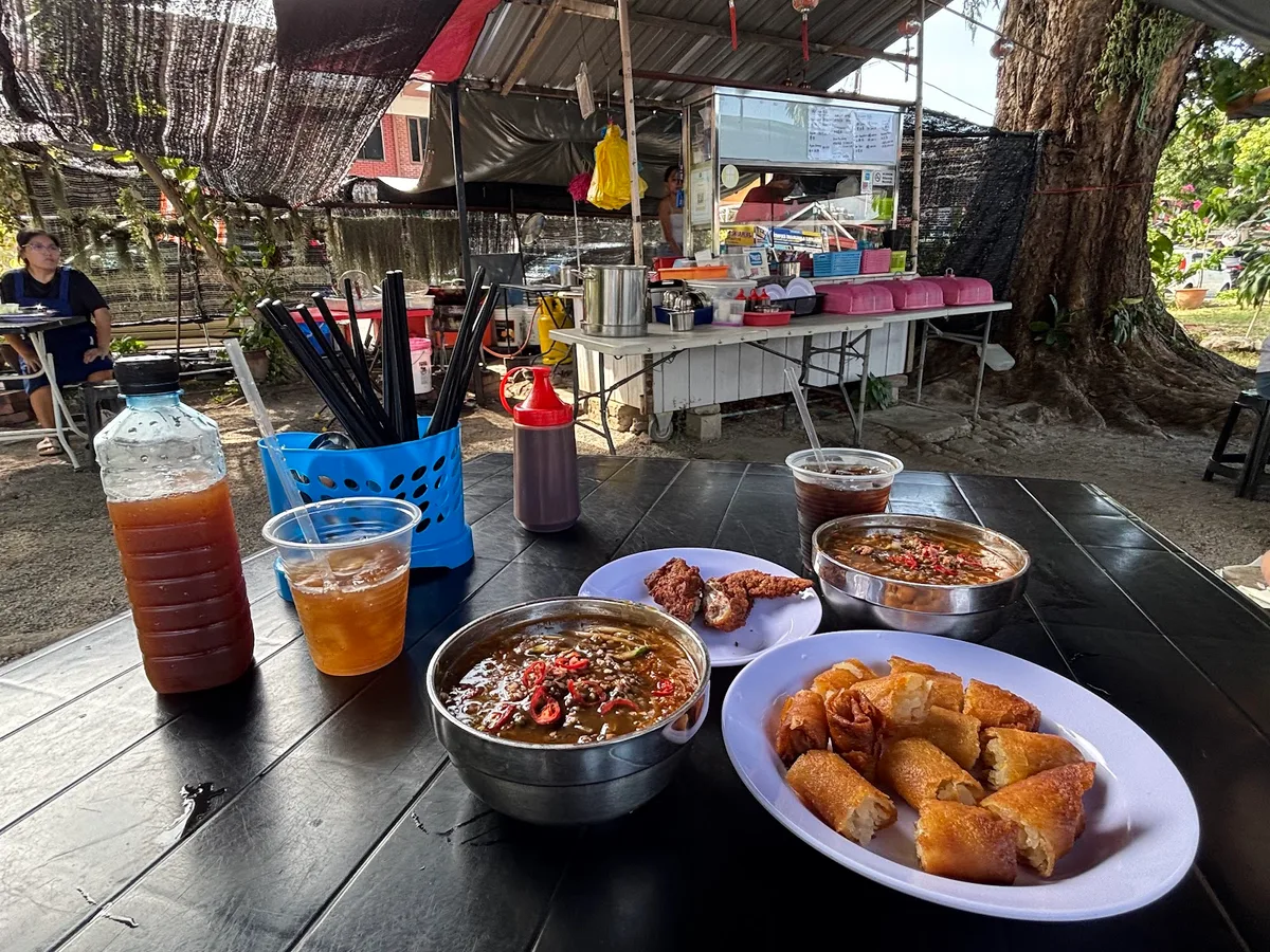 新港大树下Laksa — signature dish
