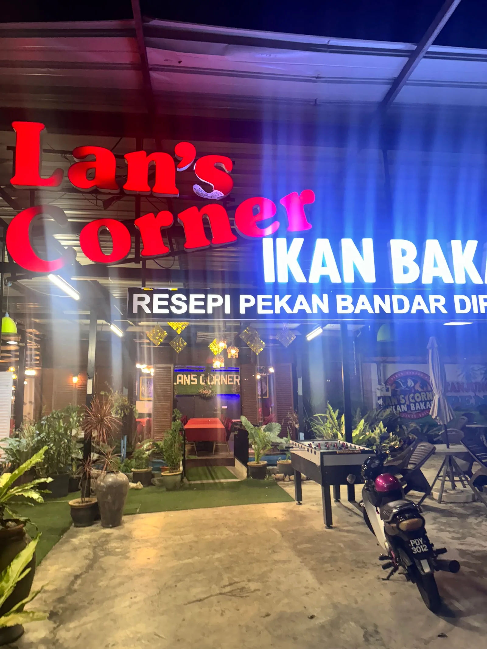 Lan's Corner Ikan Bakar — signage
