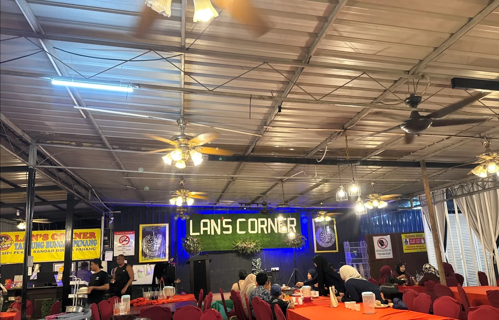 Lan's Corner Ikan Bakar — interior