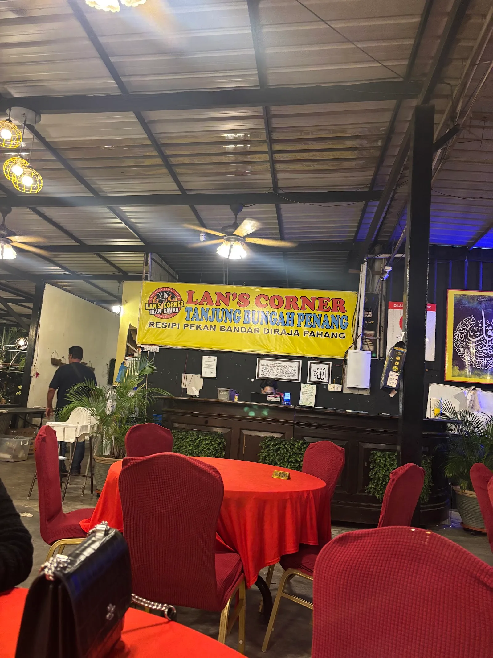 Lan's Corner Ikan Bakar — interior