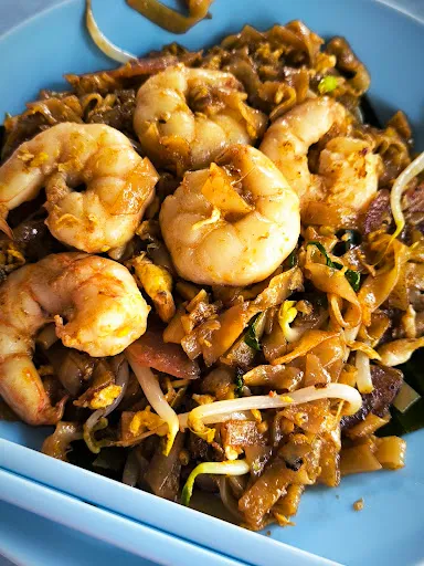 Lao Jia Char Keow Teow Has Lots of Prawns and Cockles — dish