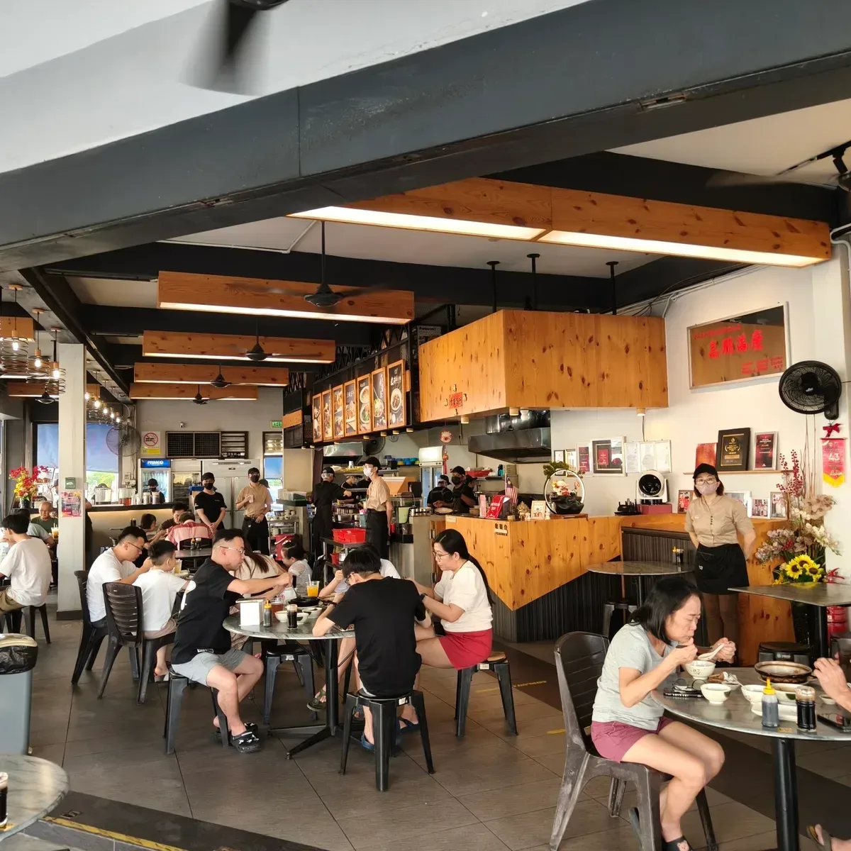 老山东肉骨茶 Lao San Tong Bak Kut Teh — interior