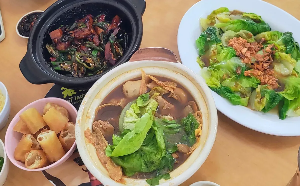 老鄉砂煲肉骨茶 LAO XIANG CLAYPOT BAK KUT TEH (KAMPUNG BARU) — signature dish