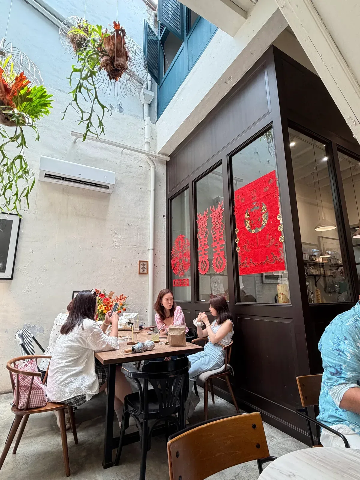 Le Petit Four Pâtisserie — interior