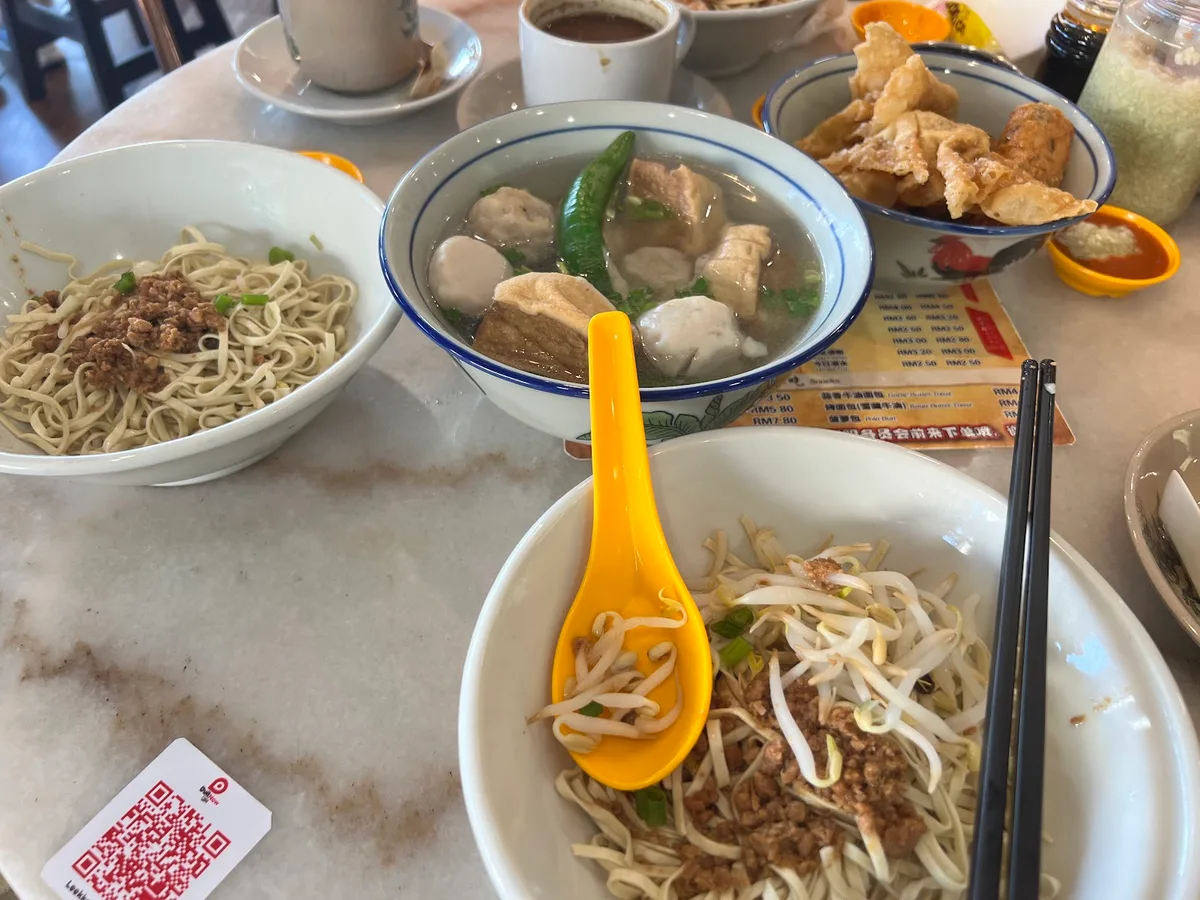 Leekko Hakka Mee — signature dish