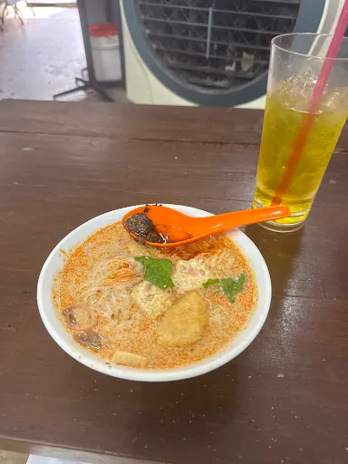 Left-handed Char Koay Teow — dish