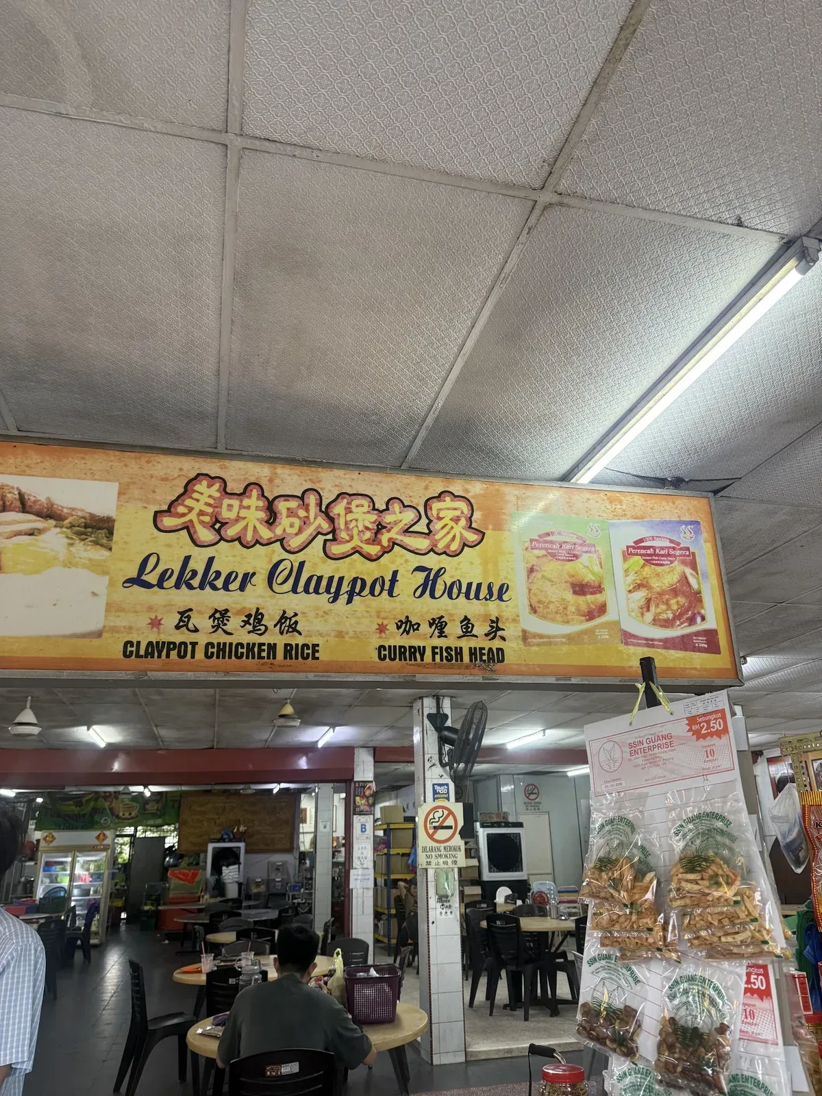 Lekker claypot house — signage