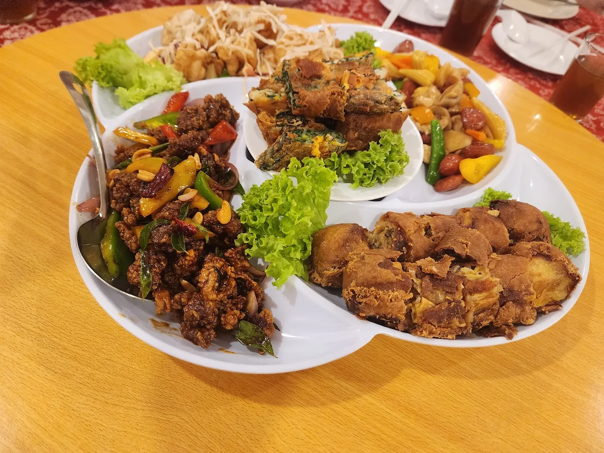 LEONG HEE Seafood — signature dish