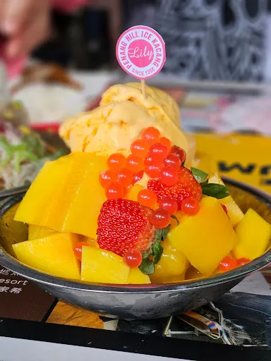 Lily Penang Hill Ice Kacang — dish