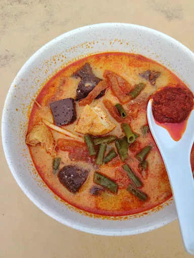 Loheng Curry Mee — dish