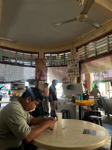 Lorong Seratus Tahun Curry Mee (Original) — interior