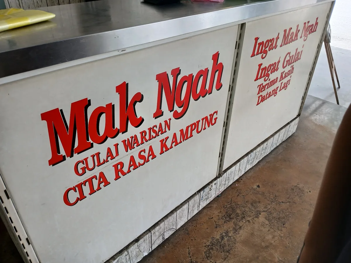 Mak Ngah Gulai Warisan (Mak Ngah Nasi Campur) — signage