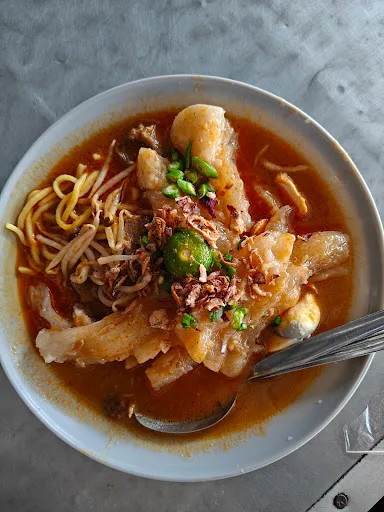 Mak Ngah Mee Rebus Tulang — signature dish