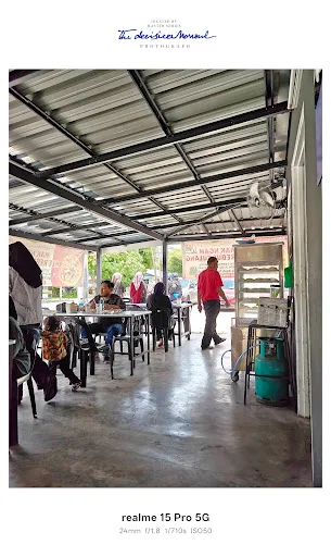 Mak Ngah Mee Rebus Tulang — interior