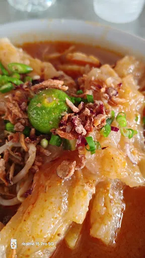 Mak Ngah Mee Rebus Tulang — signature dish