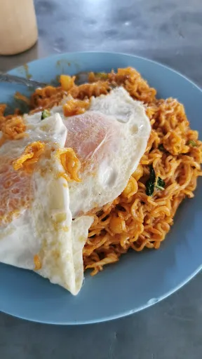 Mamu Maggi Goreng — signature dish