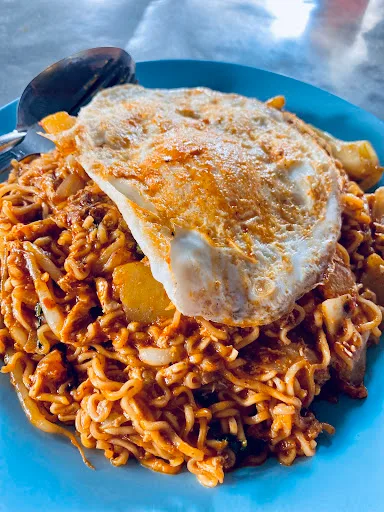 Mamu Maggi Goreng — signature dish