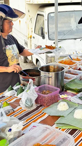 Man Nasi Lemak daun pisang OCBC — people
