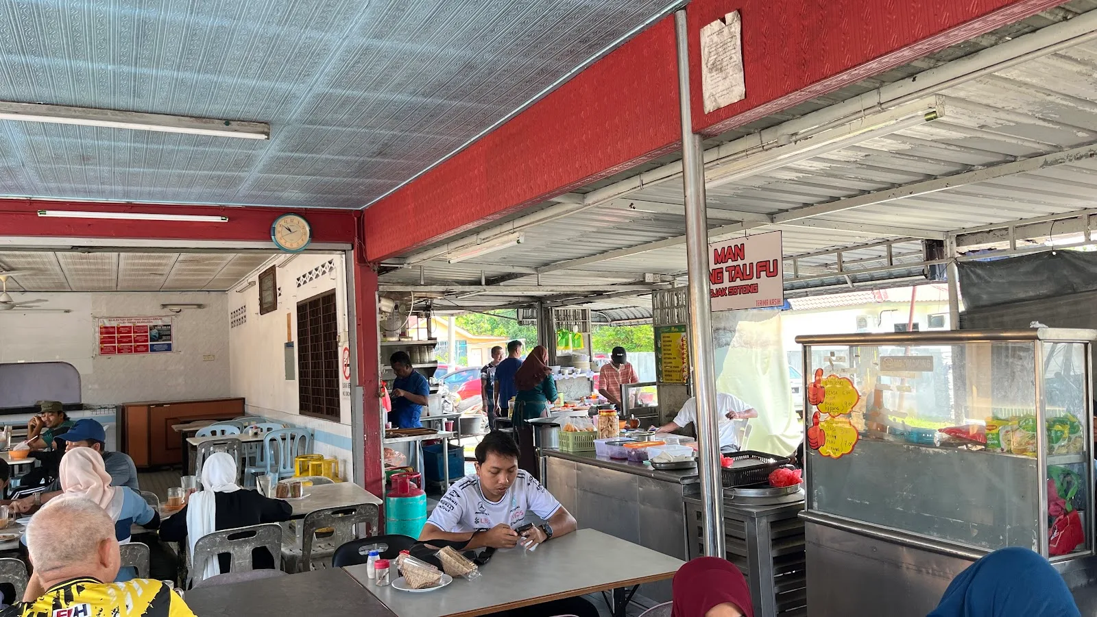 Man Yong Tau Foo (Restoran Pak Wan) — exterior