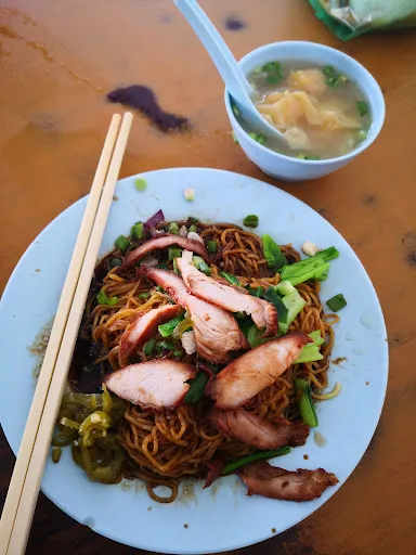 Mayloon Cafe Wantan Mee — dish