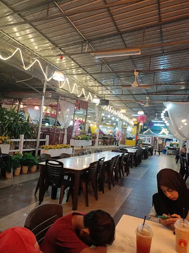 Medan Ikan Bakar Teluk Tempoyak — interior