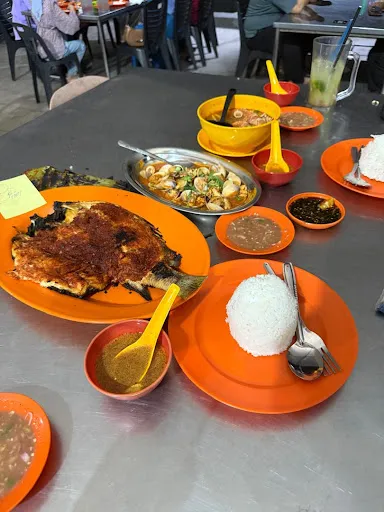Medan Ikan Bakar Teluk Tempoyak — dish