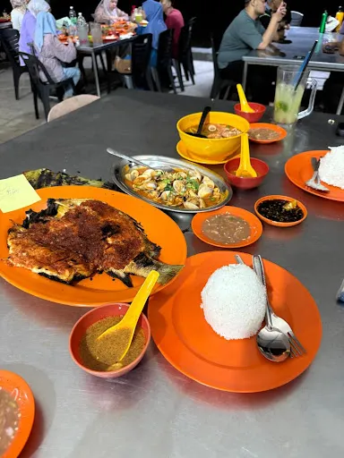 Medan Ikan Bakar Teluk Tempoyak — dish