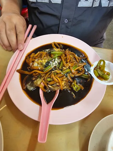 Medan Selera Taman Free School Char Koay Kak — dish
