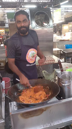 Mee Goreng Warisan — people