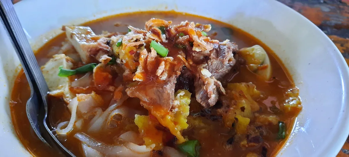 Mee Ketam Sedap — signature dish