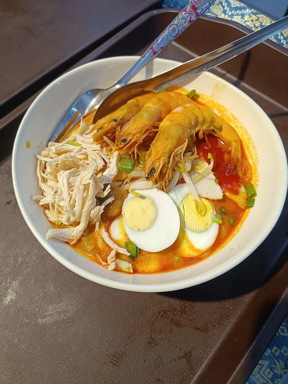 Mee kari with prawns and shredded chicken