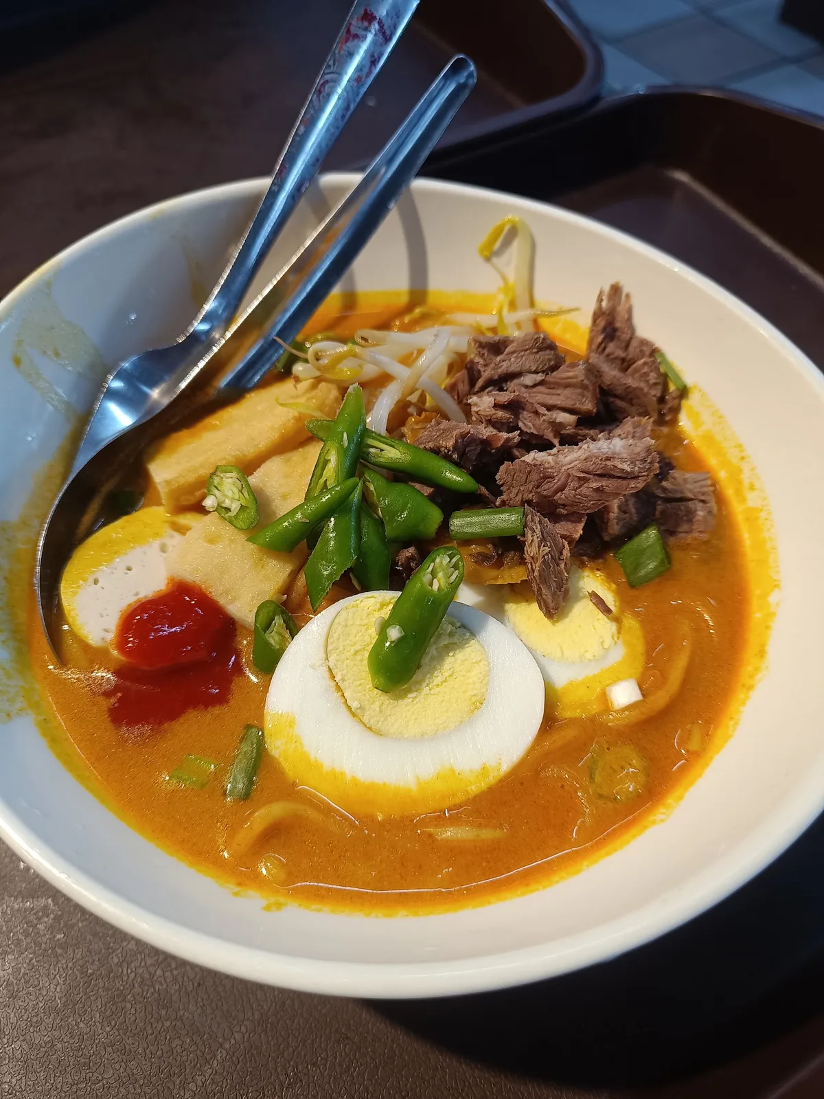 Mee kari daging with long beans and egg