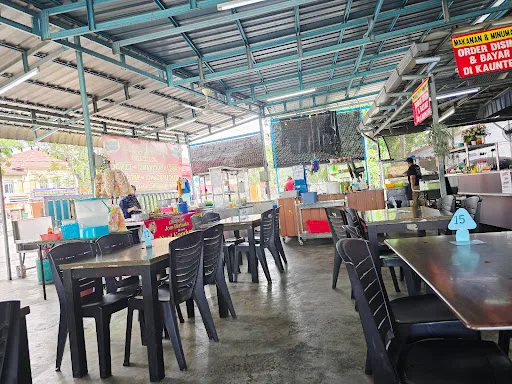 Mee Rebus Faisol — interior