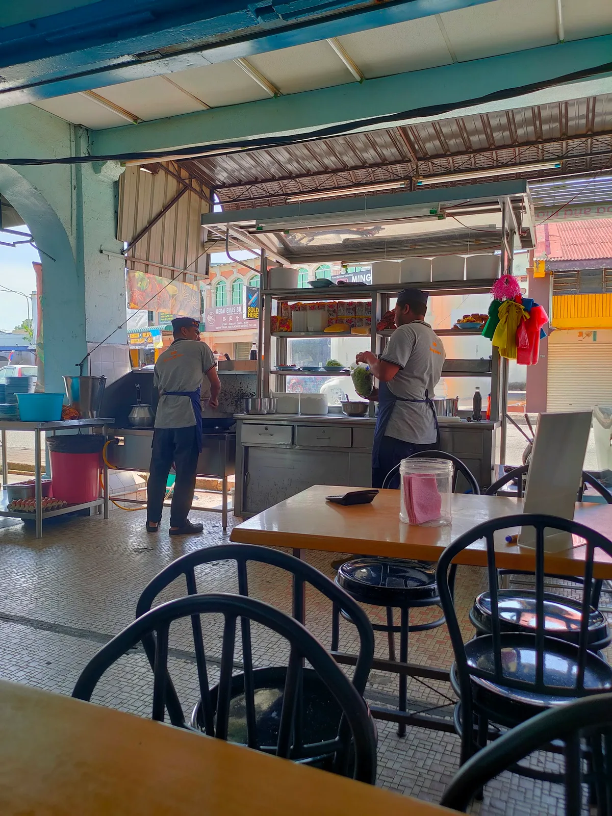 Mee Sotong Ariff — interior