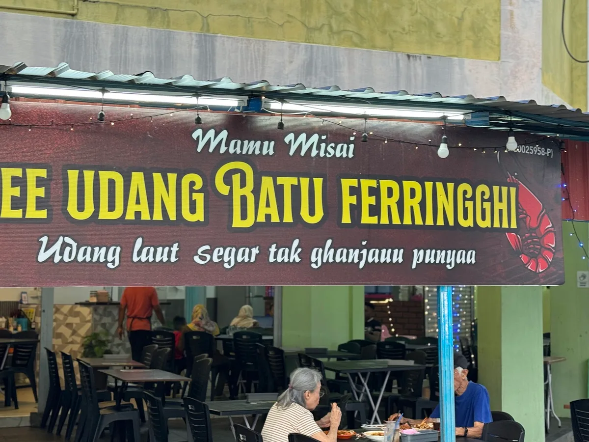 Mamu Misai Mee Udang Batu Ferringghi signboard over the dining area