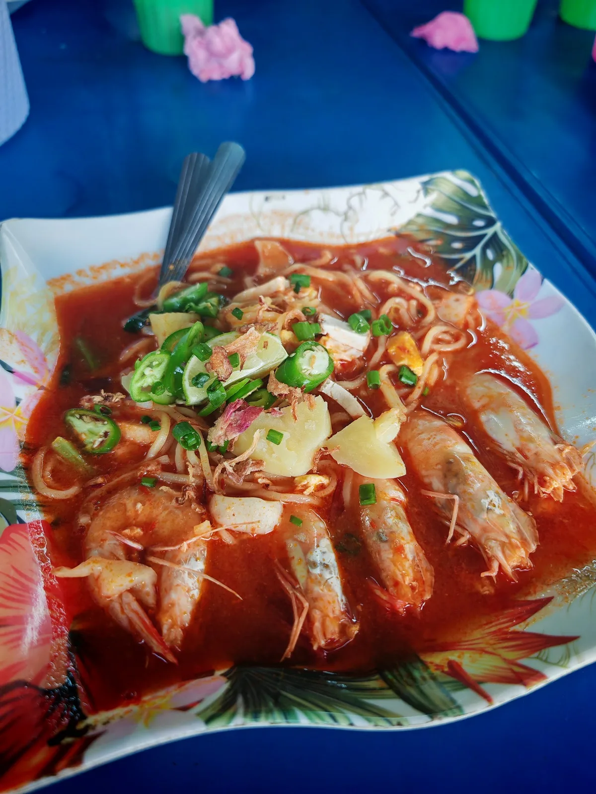 Mee udang with a row of prawns and lime