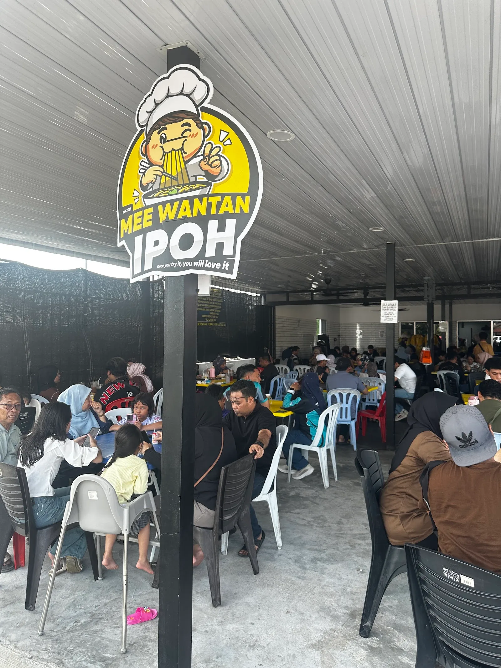 Mee Wantan Ipoh — signage