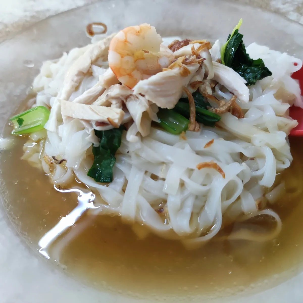 Kai si hor fun with prawn and greens