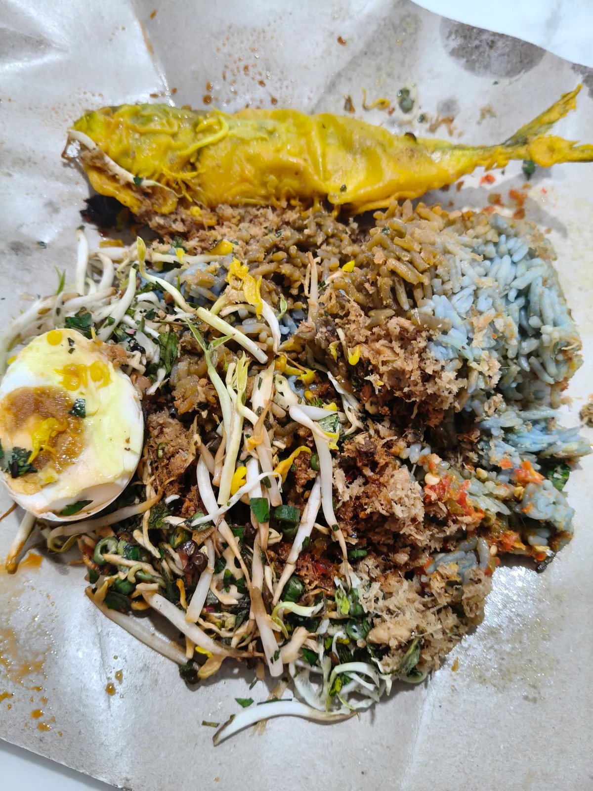Nasi kerabu with ikan goreng