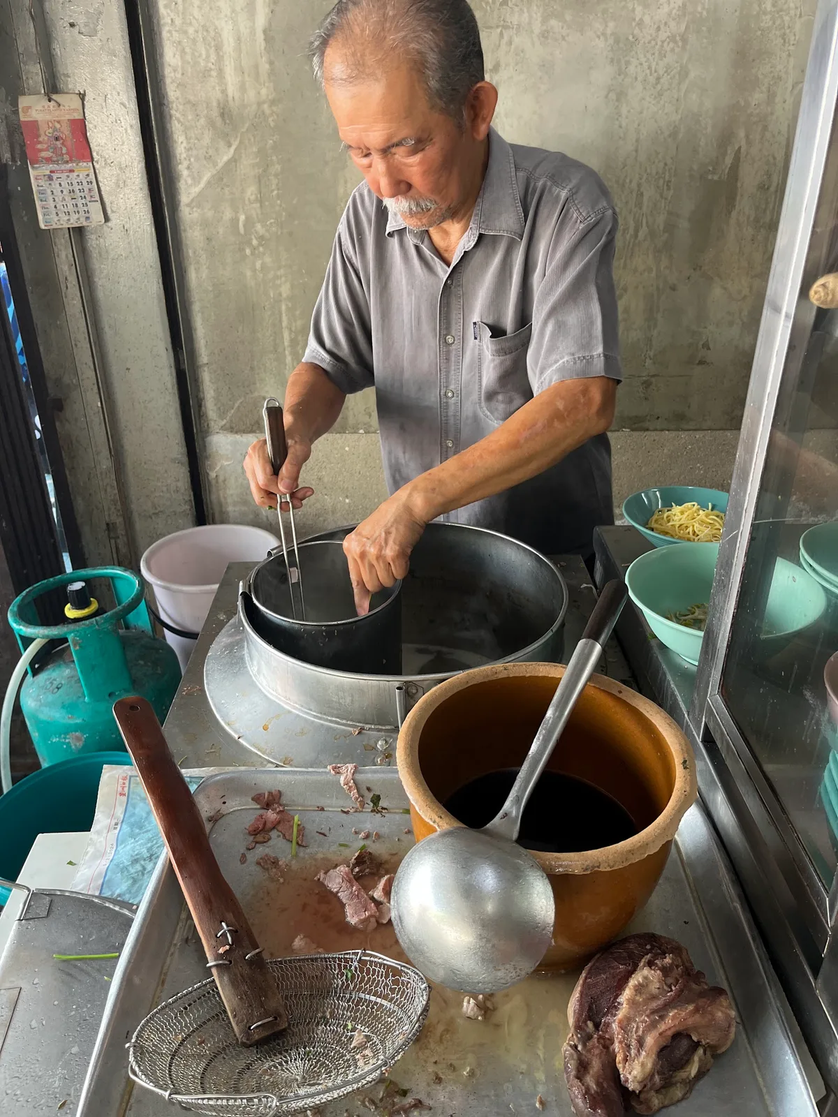 Ah Hoe at his beef noodle pot
