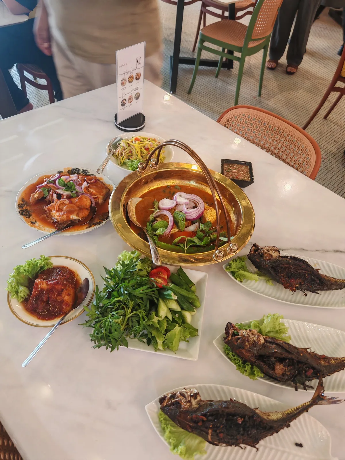 Lunch spread with fried fish and ulam
